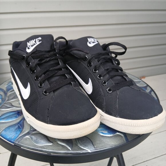 Nike Sneaker Women's - Picture 4 of 9